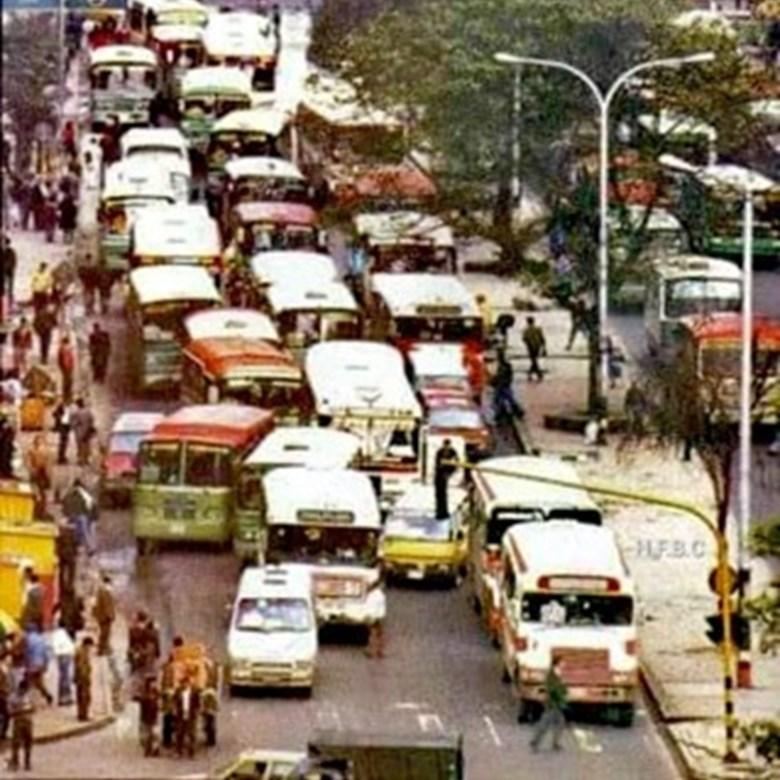Congestión de la Carrera 10 en Bogotá año 1985 | Fuente: @historia_bogota